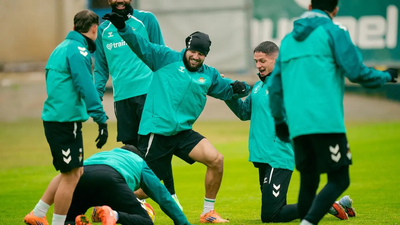  Jugadores del Real Betis Balompi&eacute; en el entrenamiento previo al partido de Copa del Rey. | RBB. 