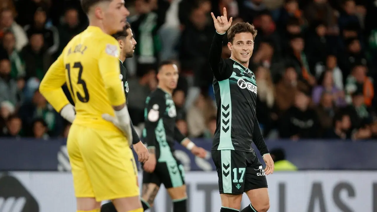  Rodrigo Riquelme celebra su gol contra el Torrent CF en Copa del Rey. | Manuel Bruque/EFE. 