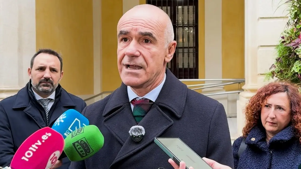  El portavoz del Grupo Municipal Socialista, Antonio Mu&ntilde;oz, en declaraciones a los medios. | PSOE 