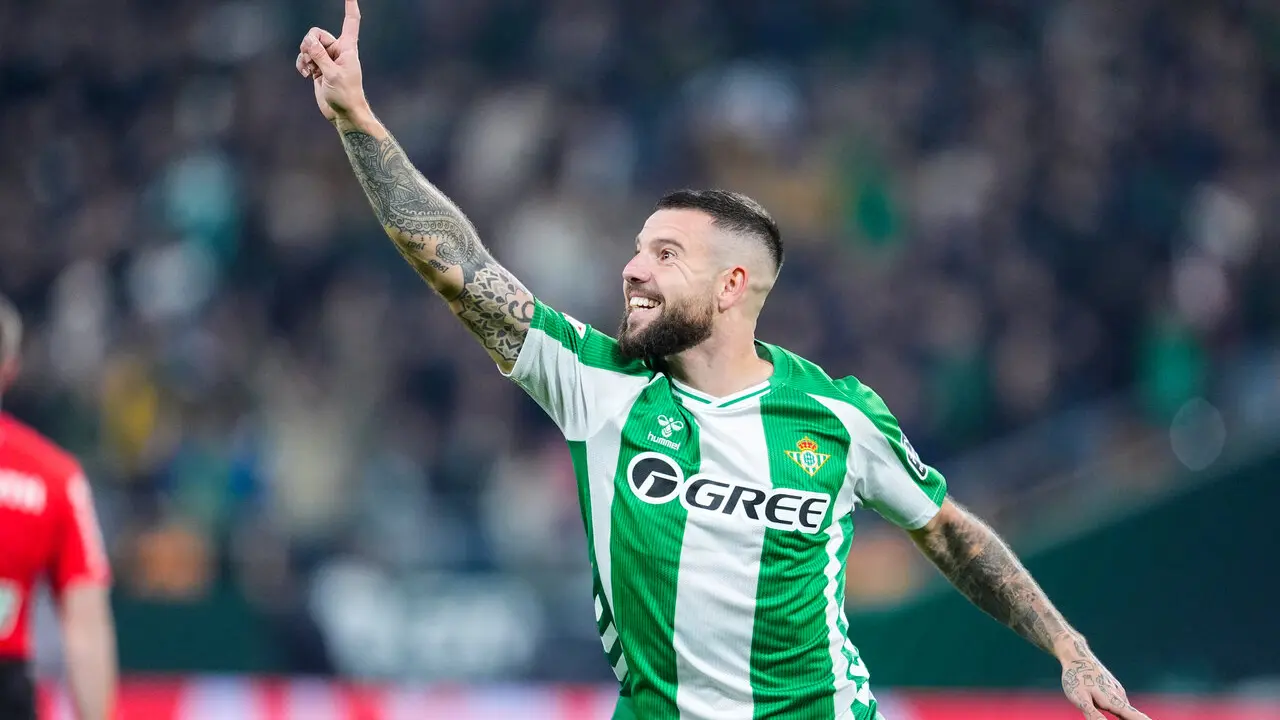  Aitor Ruibal celebra su gol ante el Getafe CF en La Cartuja. | Corchero/EP. 