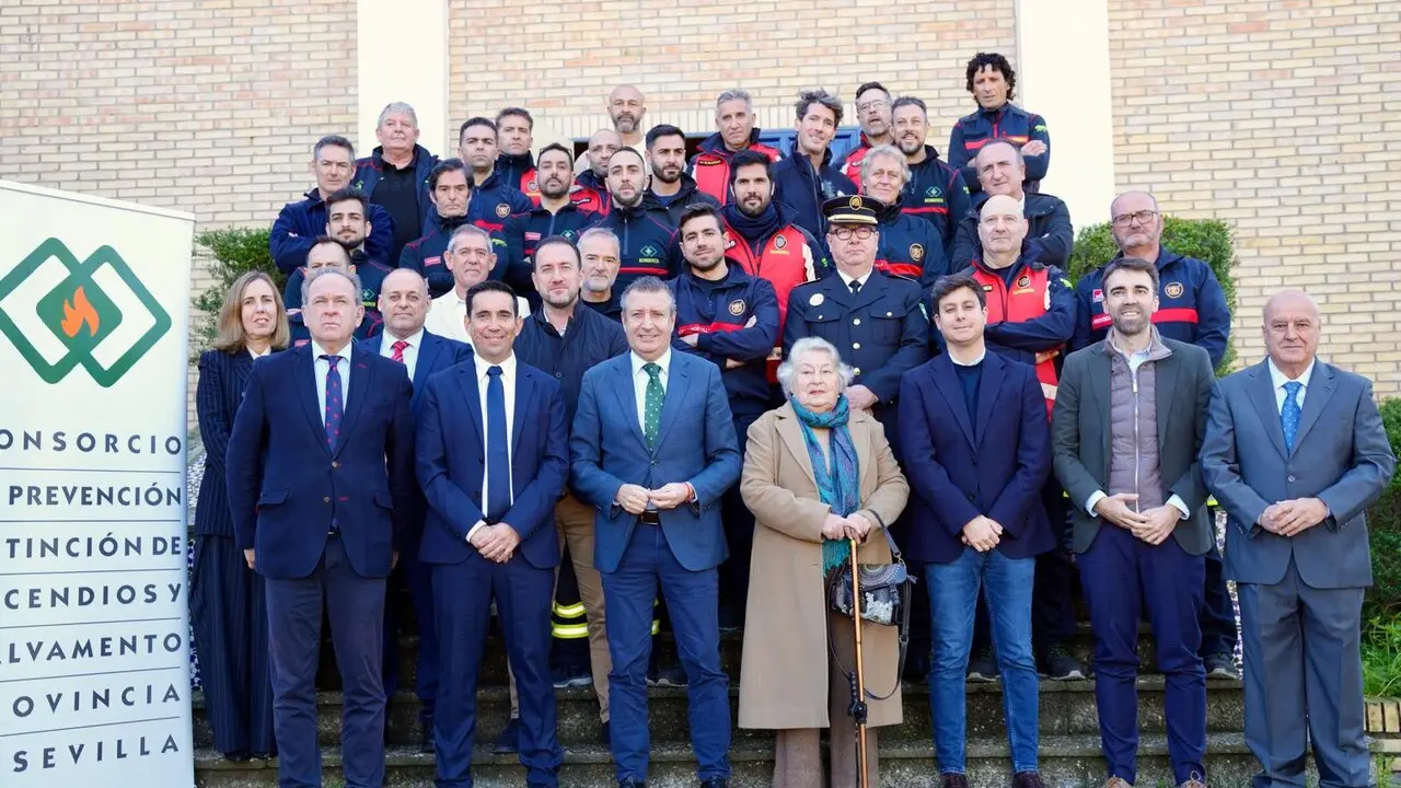  Foto de familia de los homenajeados. | Diputaci&oacute;n 