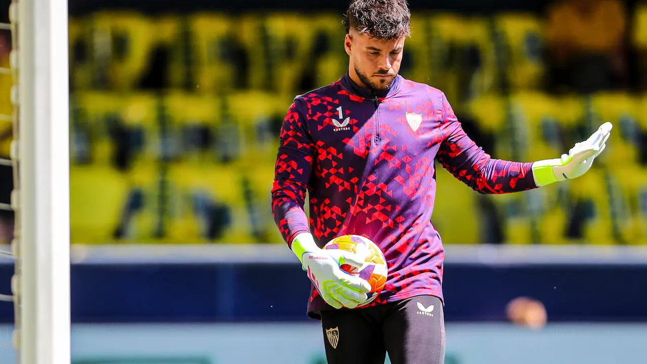  &Aacute;lvaro Fern&aacute;ndez calienta en el &uacute;ltimo partido de la temporada pasada ante el Villarreal. | EP. 