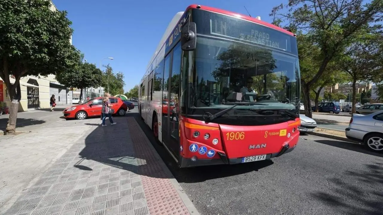  Autob&uacute;s de Tussam. - Archivo 