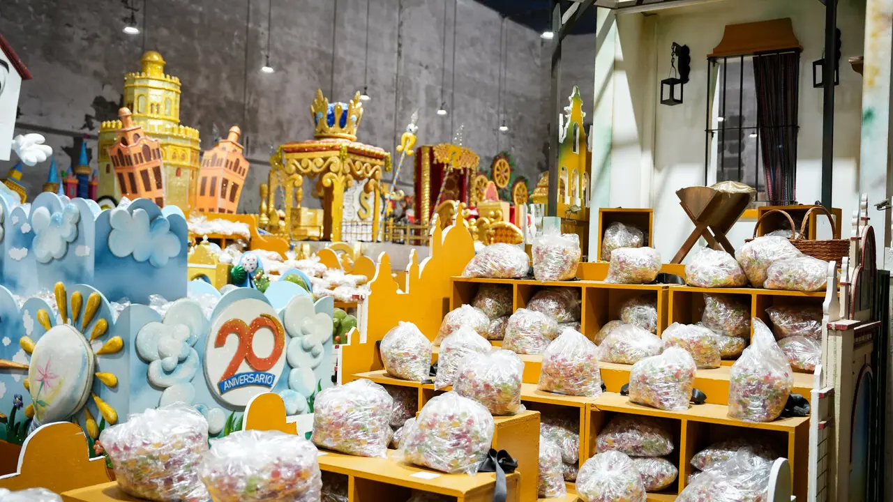 Cien mil caramelos se repartir&aacute;n en las carrozas de los Reyes Magos de Sevilla. | EP 