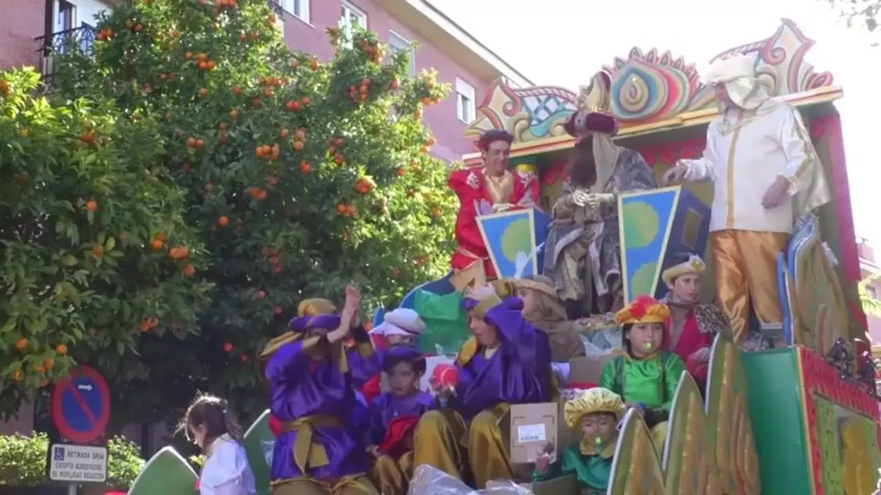  El portavoz del Grupo Municipal Socialista y exalcalde de Sevilla, Antonio Mu&ntilde;oz, ha encarnado este a&ntilde;o 2026 al Rey Gaspar en la cabalgata de Reyes Magos de los barrios hispalenses de Bami, Pedro Salvador y Elcano. 