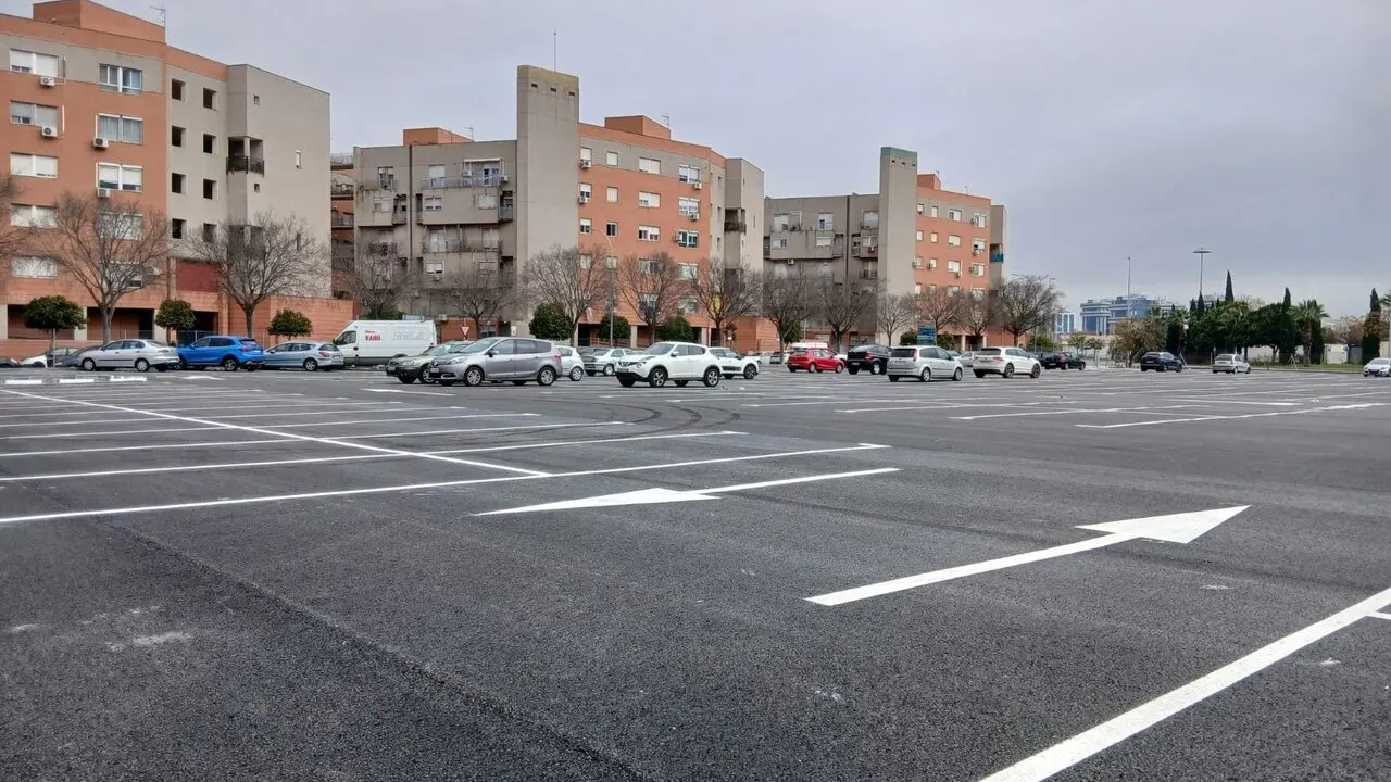  Aparcamiento habilitado por las obras del tramo norte de la L&iacute;nea 3 del Metro de Sevilla. | Junta de Andaluc&iacute;a. 