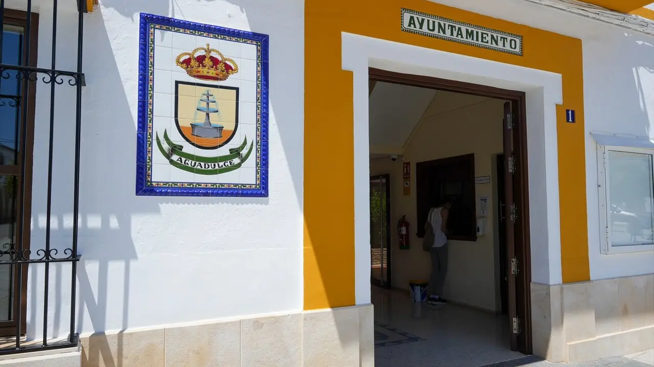  Fachada del ayuntamiento de Aguadulce. | EP. 