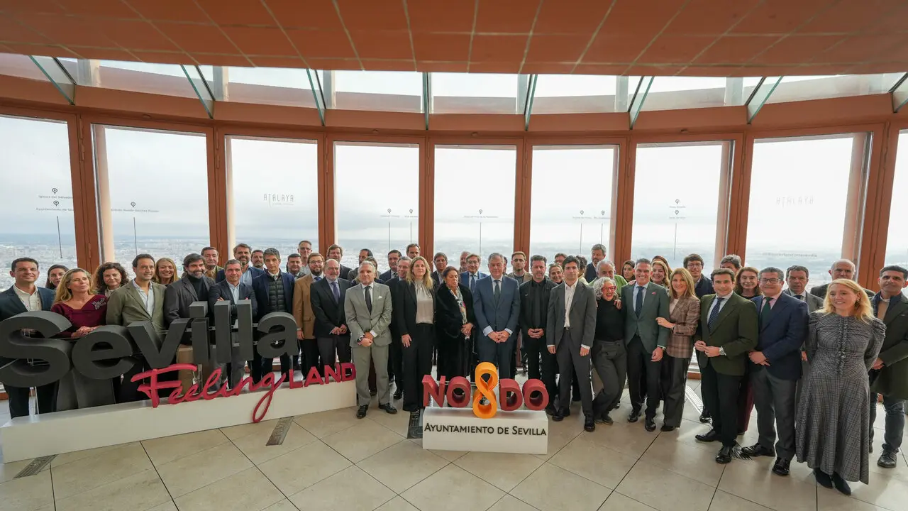  Autoridades y artistas en la presentaci&oacute;n de la oferta tur&iacute;stica que llevar&aacute; Sevilla a Fitur y del cartel de la Bienal de Flamenco. | AYUNTAMIENTO 