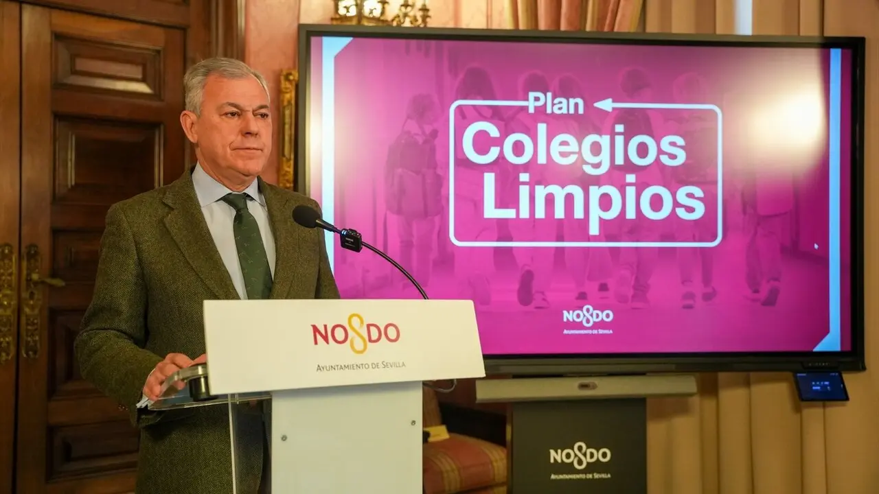  El alcalde de Sevilla, Jos&eacute; Luis Sanz, en la presentaci&oacute;n del Plan de Colegios Limpios | AYUNTAMIENTO DE SEVILLA 