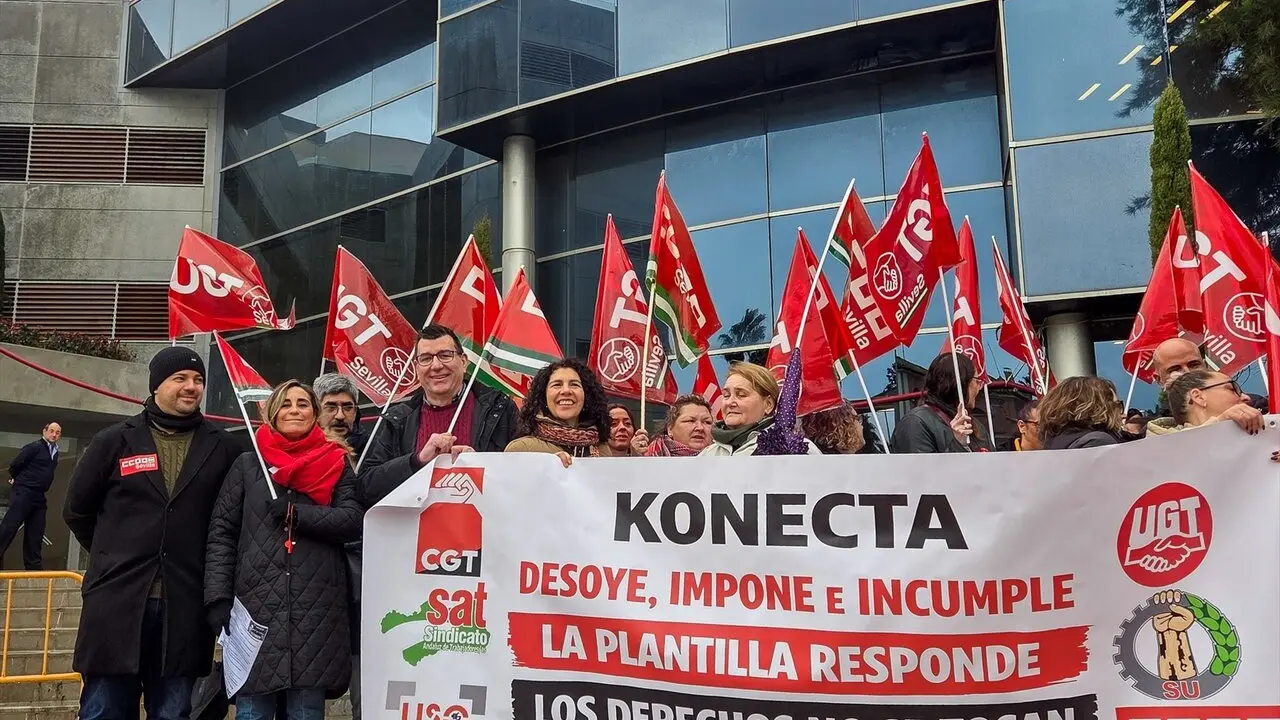  Manifestaci&oacute;n de los trabajadores de Konecta frente a la sede de Vodafone en Sevilla.<br> | CCOO SEVILLA 
