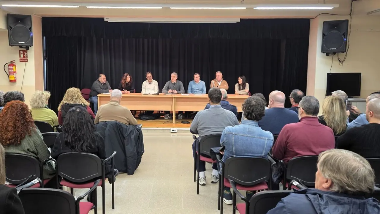  Reuni&oacute;n de representantes de la plantilla municipal, para abordar la privatizaci&oacute;n de la limpieza en centros p&uacute;blicos, en el centro C&iacute;vico Entreparques |&nbsp;CCOO 