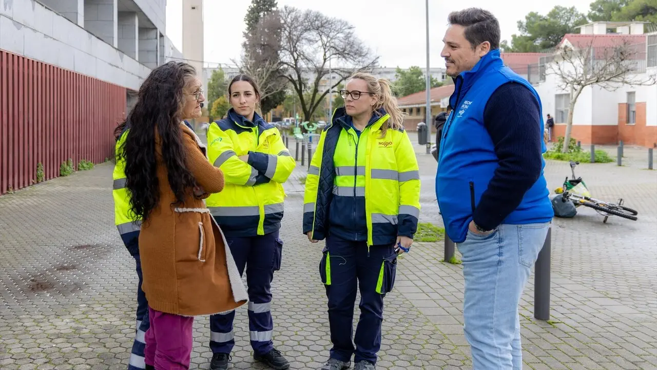  El delegado de Derechos Sociales del Ayuntamiento de Sevilla, Jos&eacute; Luis Garc&iacute;a, supervisa el trabajo de los Umies ante la borrasca Leonardo. | AYTO. 
