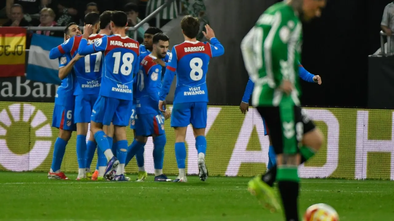  Los jugadores del Atl&eacute;tico de Madrid celebran un gol en los cuartos de Copa ante el Betis. | EFE. 