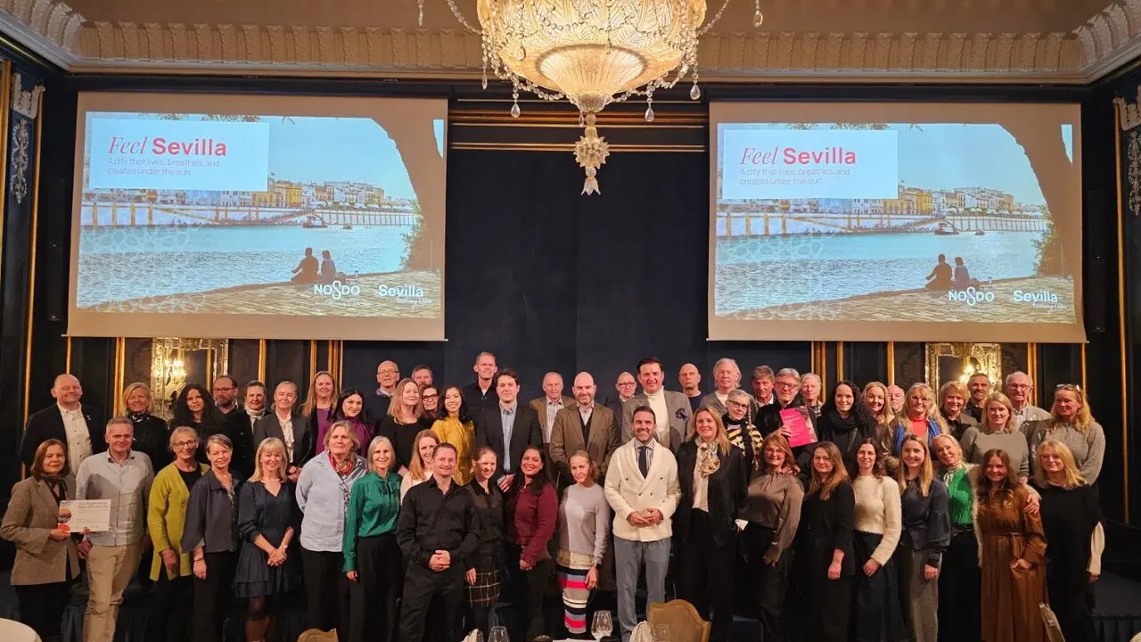  Foto de familia en la acci&oacute;n promocional |&nbsp;AYTO DE SEVILLA 