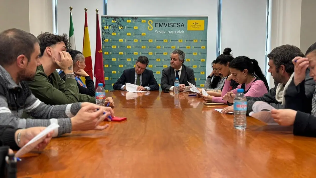  Firma del acuerdo entre Emvisesa y el Banco Santander para la adquisici&oacute;n del edificio de Palmete en riesgo de desahucio. | AYTO. 