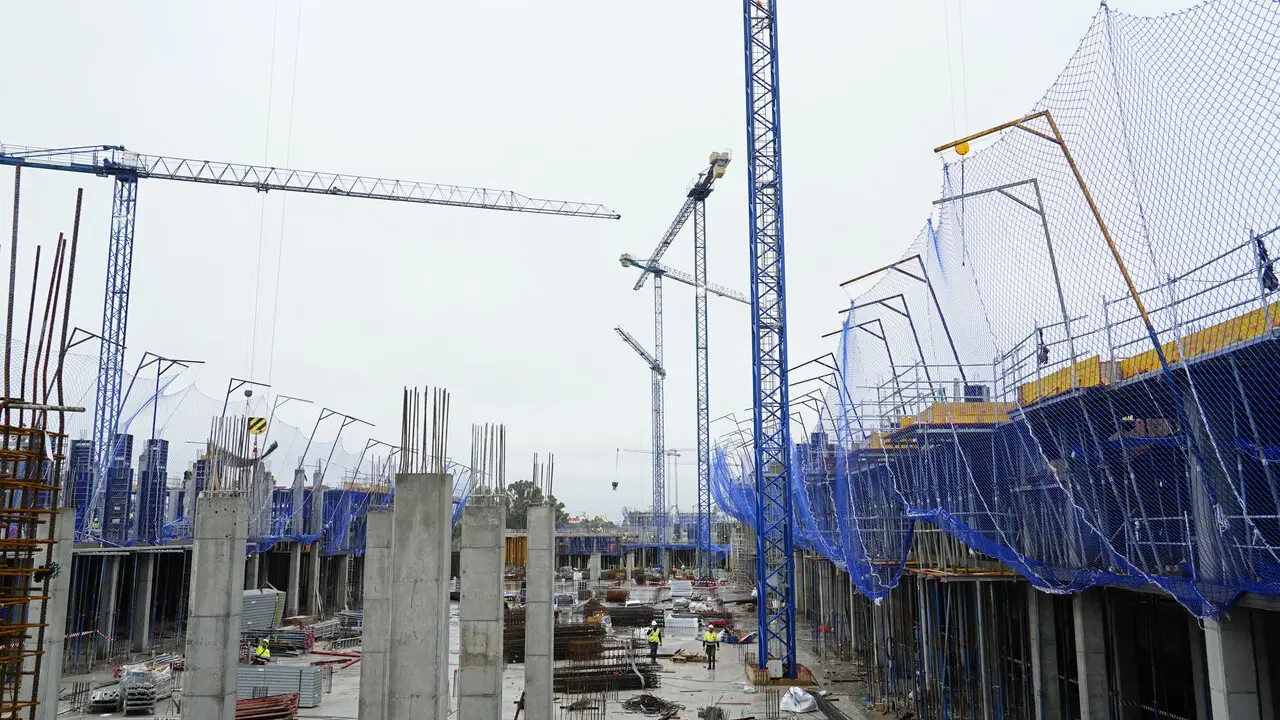  Viviendas en construcci&oacute;n en Entren&uacute;cleos. | Archivo 