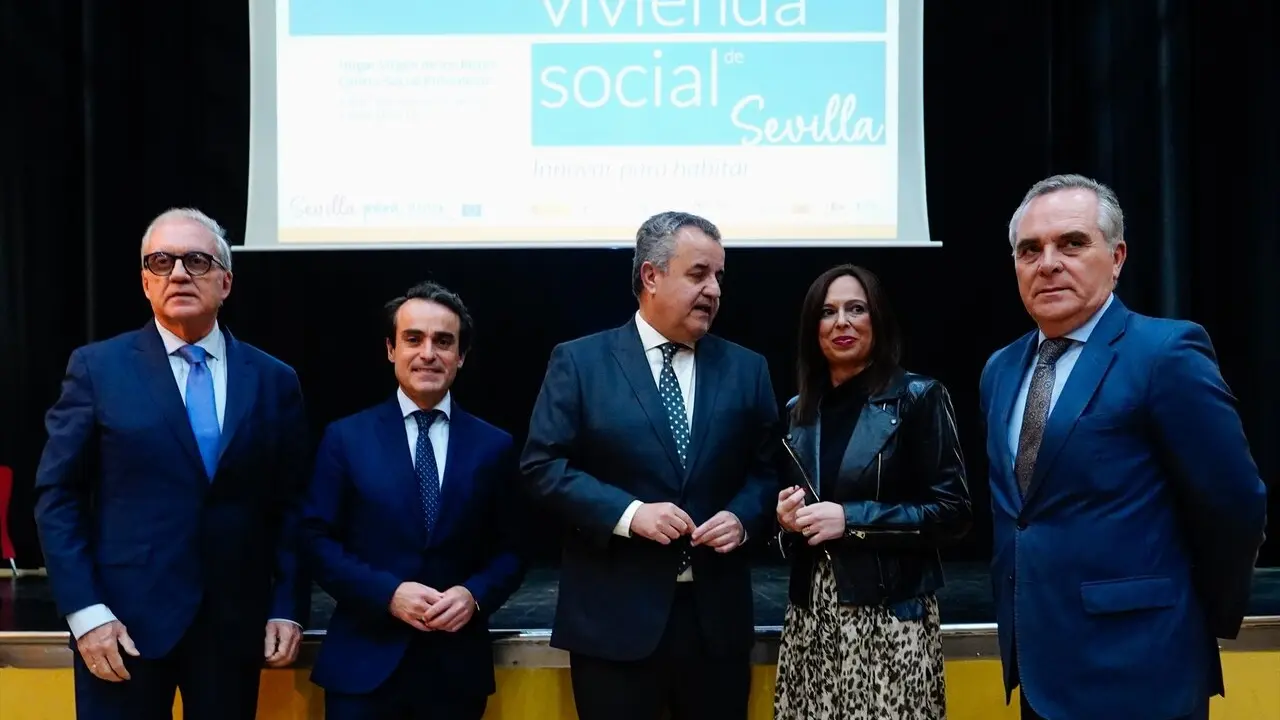  La consejera de Fomento, Articulaci&oacute;n del Territorio y Vivienda de la Junta de Andaluc&iacute;a, Roc&iacute;o D&iacute;az, al inicio del acto inaugural de las VIII Jornadas de Vivienda Social de Sevilla | E.P. 