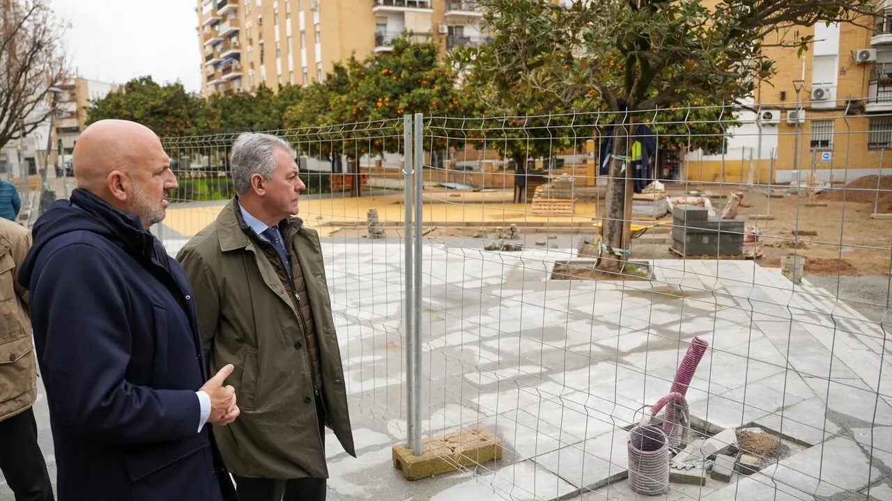  Manuel Al&eacute;z y Jos&eacute; Luis Sanz visitan obras en las redes de saneamiento de Emasesa en el distrito Triana-Los Remedios, en foto de archivo |&nbsp;AYTO DE SEVILLA 