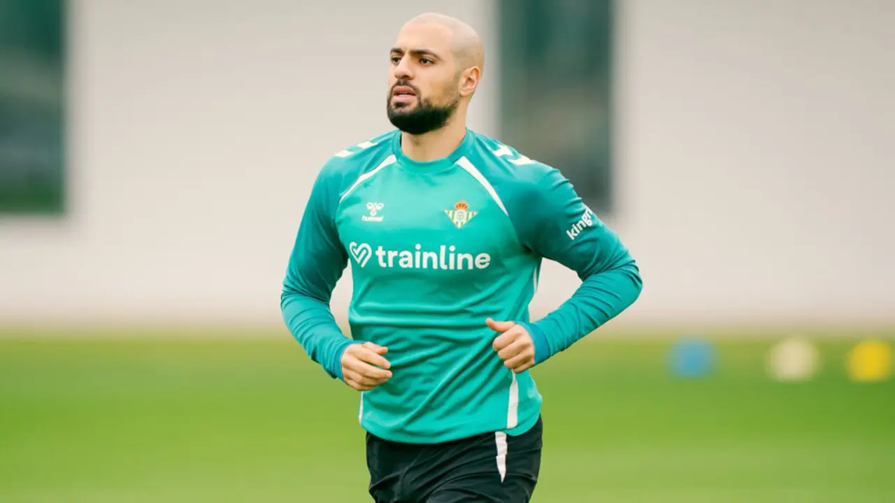  Sofyan Amrabat entrenando en la Ciudad Deportiva Luis del Sol. | RBB 