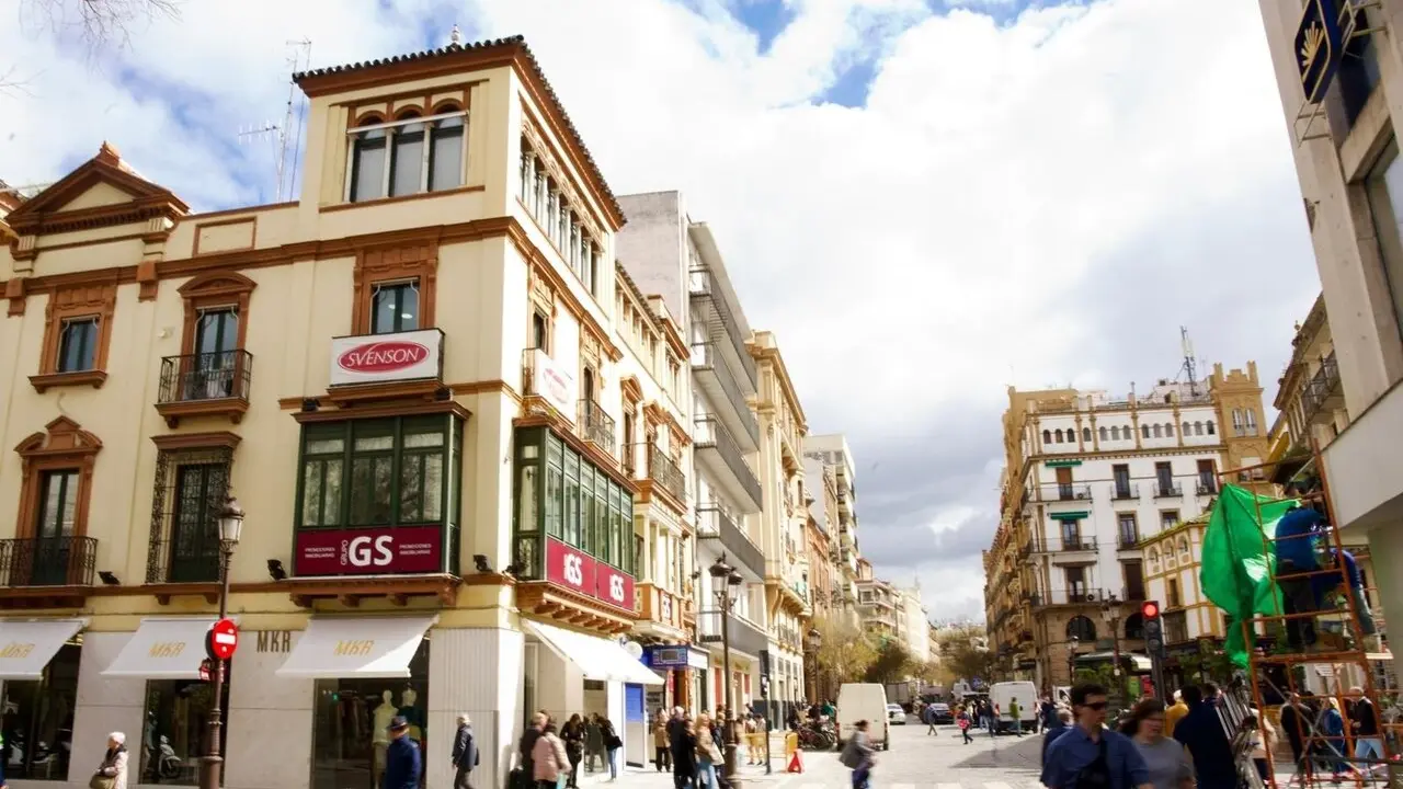  Vista de La Campana desde la calle Alfonso XII, ya sin los &aacute;rboles alineados en la acera de la izquierda. | EP. 