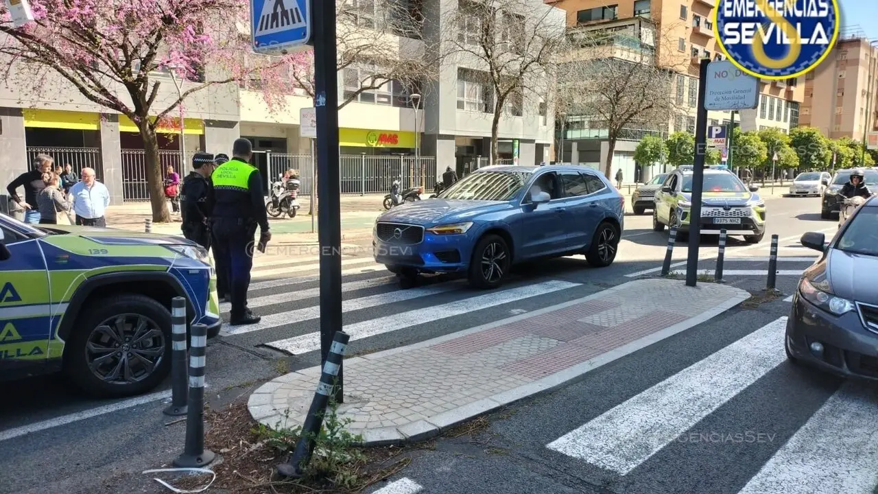  Accidente en la Avenida de la Buhaira en Sevilla |&nbsp;EMERGENCIAS SEVILLA 