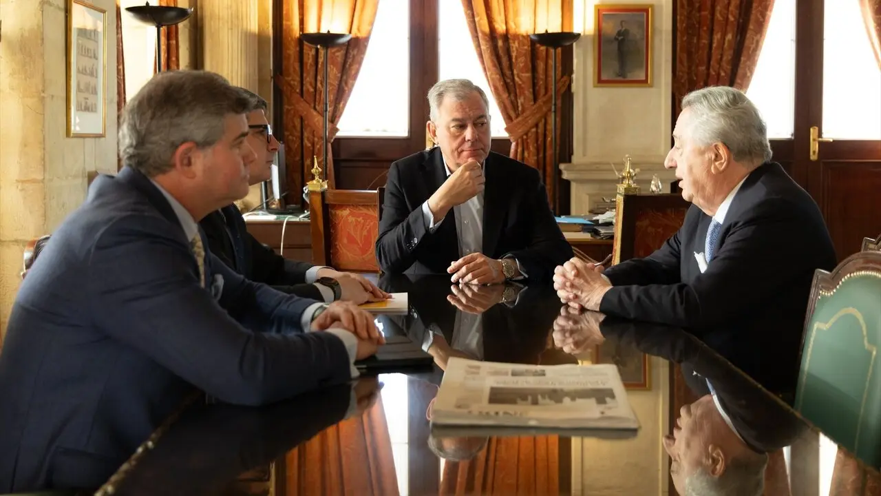 Reuni&oacute;n del alcalde de Sevilla, Jos&eacute; Luis Sanz, con Javier Targhetta |&nbsp;AYTO DE SEVILLA 
