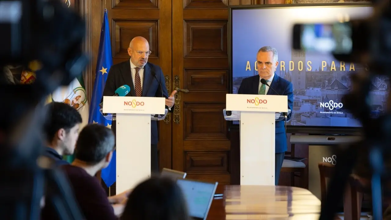  El portavoz del Gobierno municipal de Sevilla, Juan Bueno, en una rueda de prensa |&nbsp;AYTO DE SEVILLA 