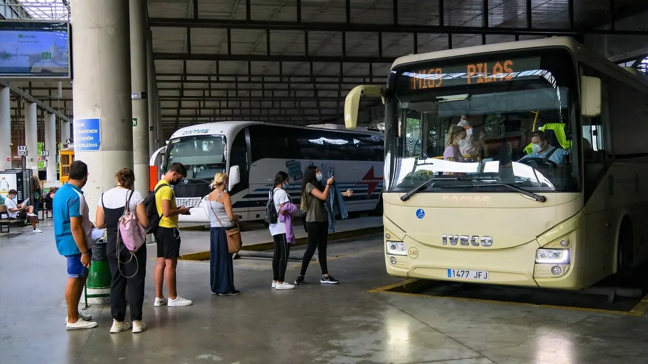  Autobuses metropolitanos en imagen de archivo. | JUNTA 