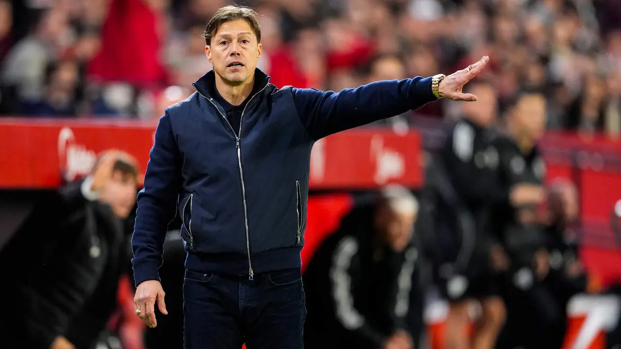  Mat&iacute;as Almeyda dando instrucciones a sus jugadores en el partido del Sevilla FC ante el Alav&eacute;s. | Corchero/EP 