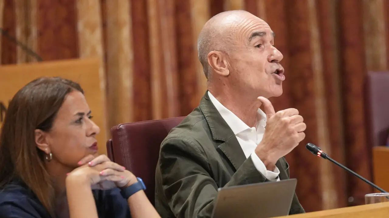  El portavoz del PSOE, Antonio Mu&ntilde;oz, durante un pleno. | Archivo 