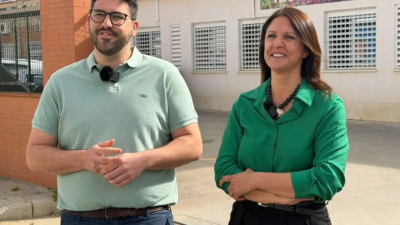  La n&uacute;mero tres de la candidatura del PSOE de Sevilla a las pr&oacute;ximas elecciones andaluzas, Marta Alonso, en su visita a Los Palacios y Villafranca junto al secretario general socialista en la localidad, Jos&eacute; &Aacute;ngel Amuedo | PSOE DE SEVILLA 