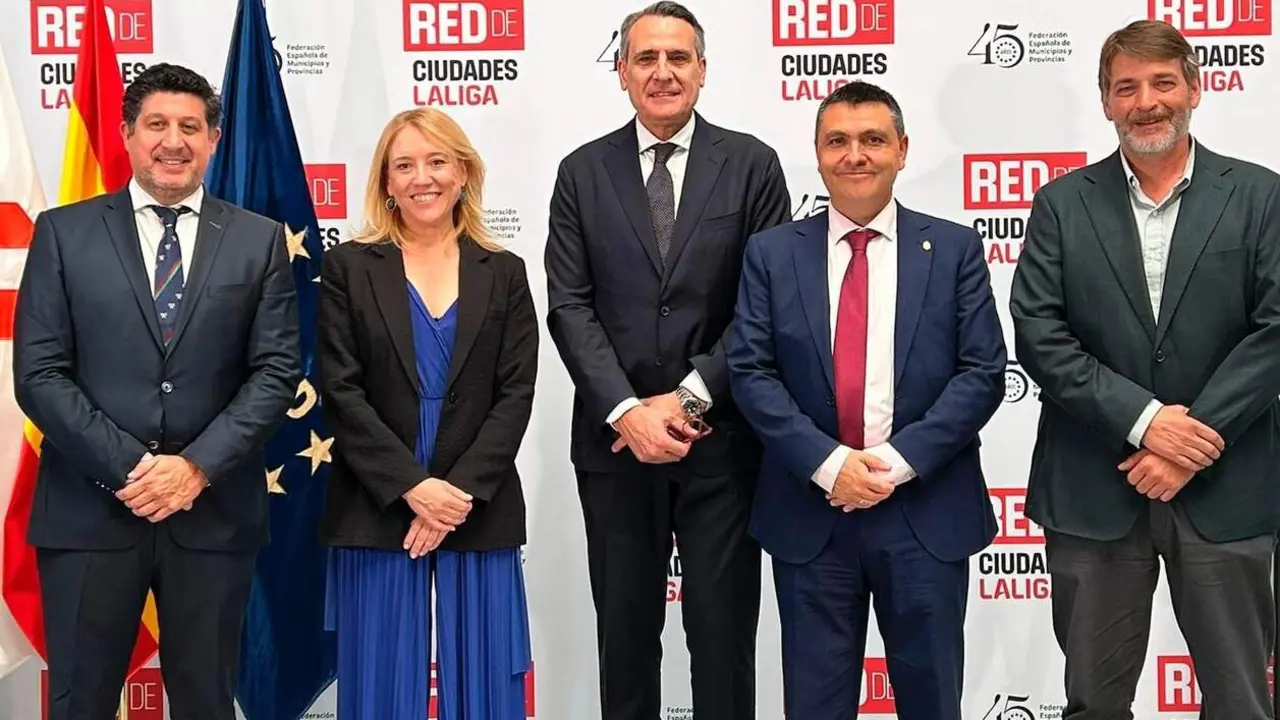  La delegada municipal de Deportes, Mar&iacute;a Tena, en el acto de la adhesi&oacute;n de Sevilla a la Red de Ciudades 'LaLIGA'. | AYTO 