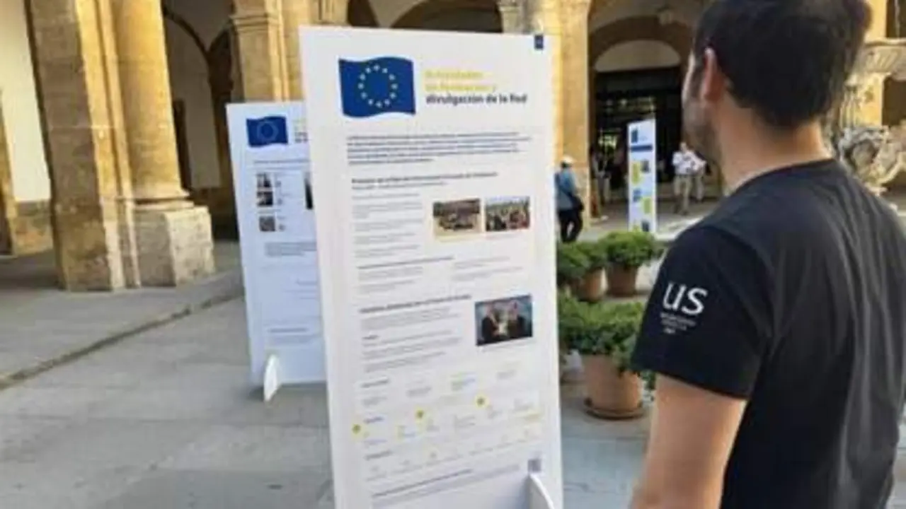  Exposici&oacute;n itinerante 'Andaluc&iacute;a, 40 a&ntilde;os creciendo en Europa: del tratado a la transformaci&oacute;n', en el Patio de la Fuente del Rectorado | US 