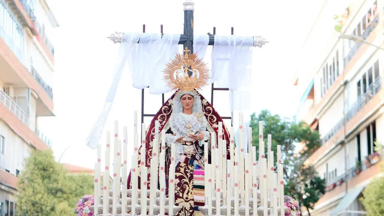  La Virgen de los Desamparados del Parque Alcosa ya coronada - DAVID DOM&Iacute;NGUEZ |&nbsp;HERMANDAD 