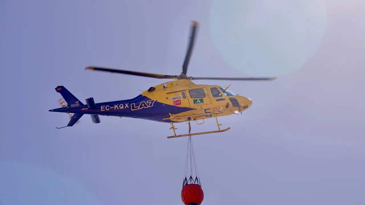  Un helic&oacute;ptero del Infoca. | Archivo 