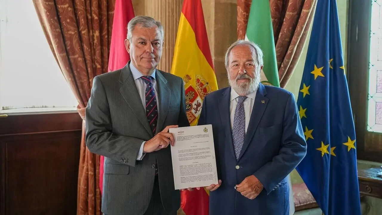  El alcalde, Jos&eacute; Luis Sanz, y el presidente del Colegio de M&eacute;dicos, Alfonso Carmona. | AYTO 