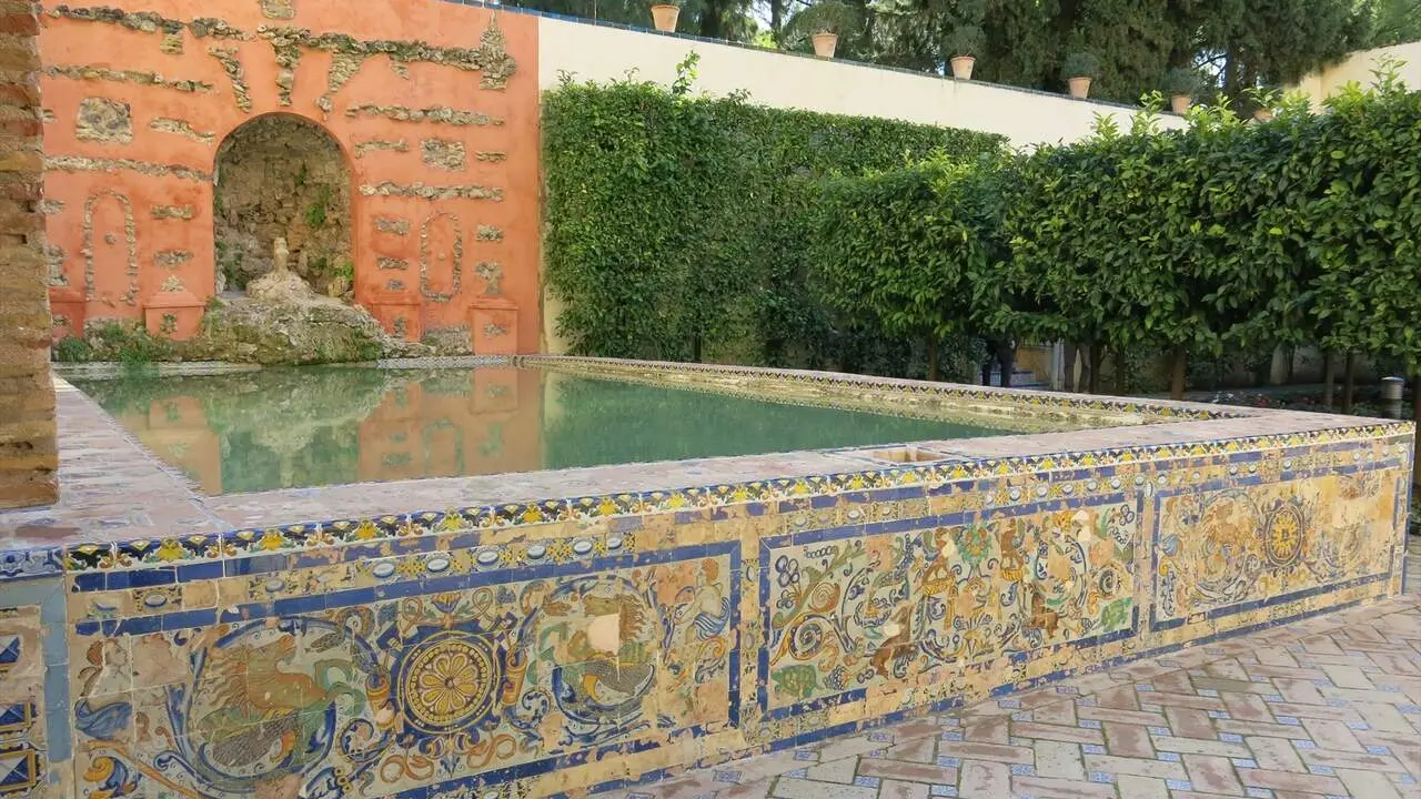  Imagen del estado de conservaci&oacute;n del Estanque del Agua del Alc&aacute;zar de Sevilla, antes de ser restaurado mediante los trabajos de conservaci&oacute;n licitados en junio de 2026 |&nbsp;AYTO. DE SEVILLA 