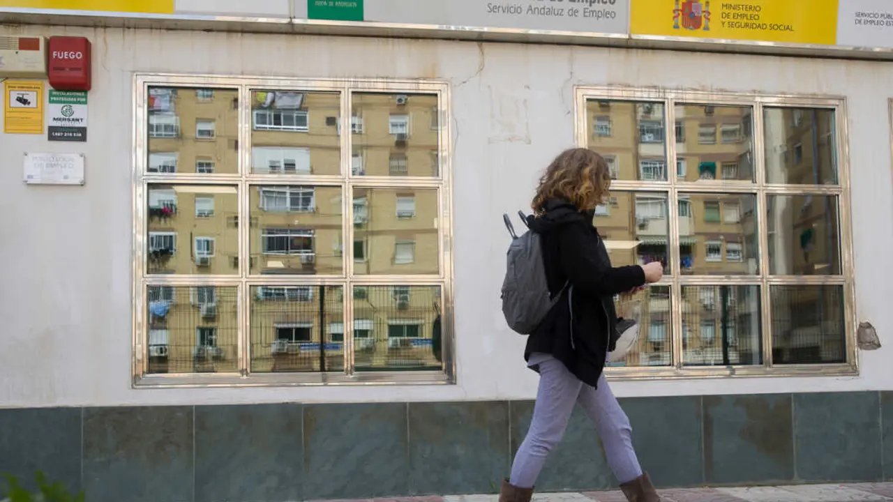 Una oficina de empleo en Sevilla | Mar&iacute;a Jos&eacute; L&oacute;pez / Europa Press 