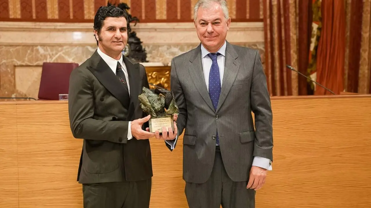  Morante y Sanz en la entrega del X Premio Taurino. | AYTO 
