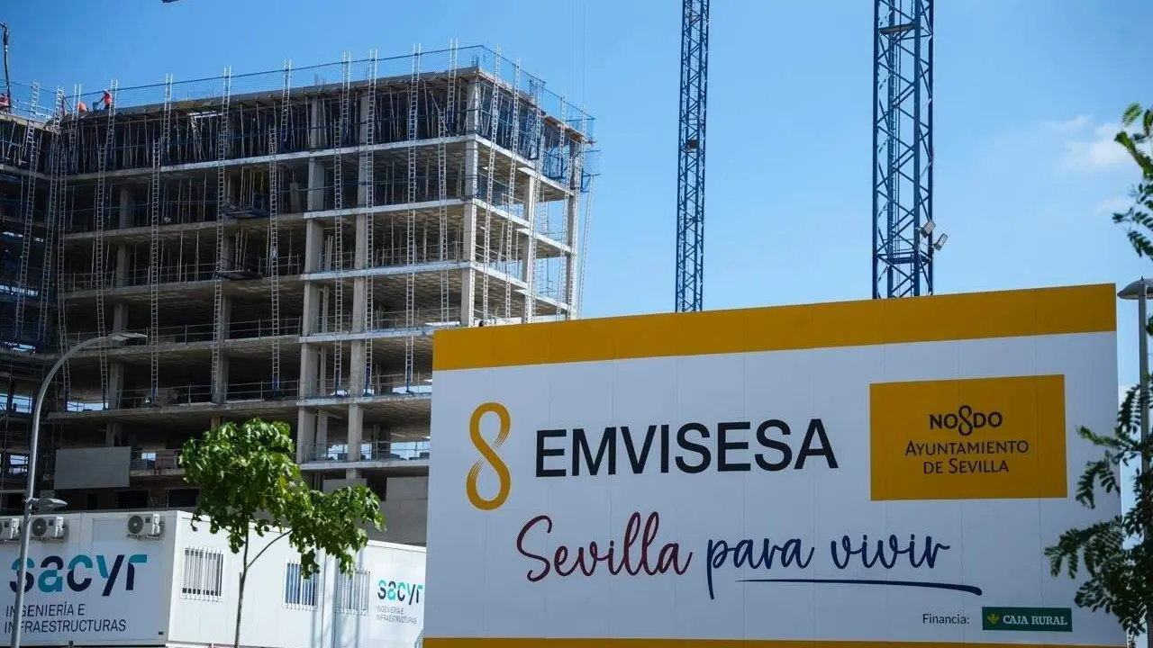  Una promoci&oacute;n de viviendas de Emvisesa en Palmas Altas. | EP 