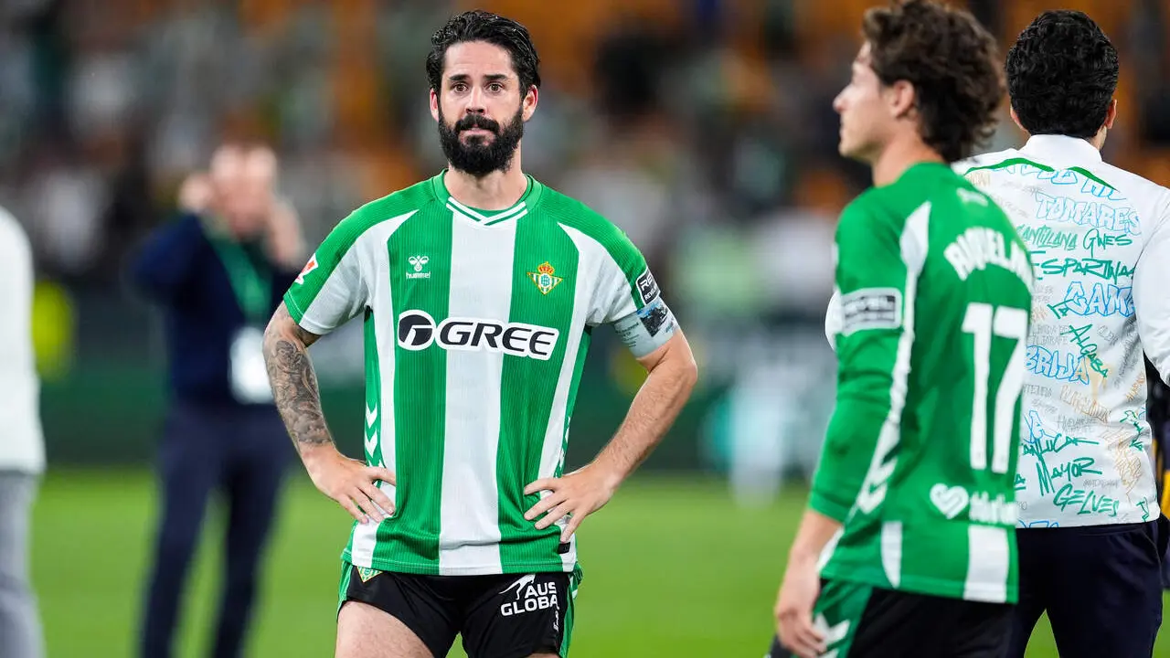  Isco Alarc&oacute;n, emocionado en La Cartuja tras clasificarse con el Real Betis a Champions League. | Corchero/EP 