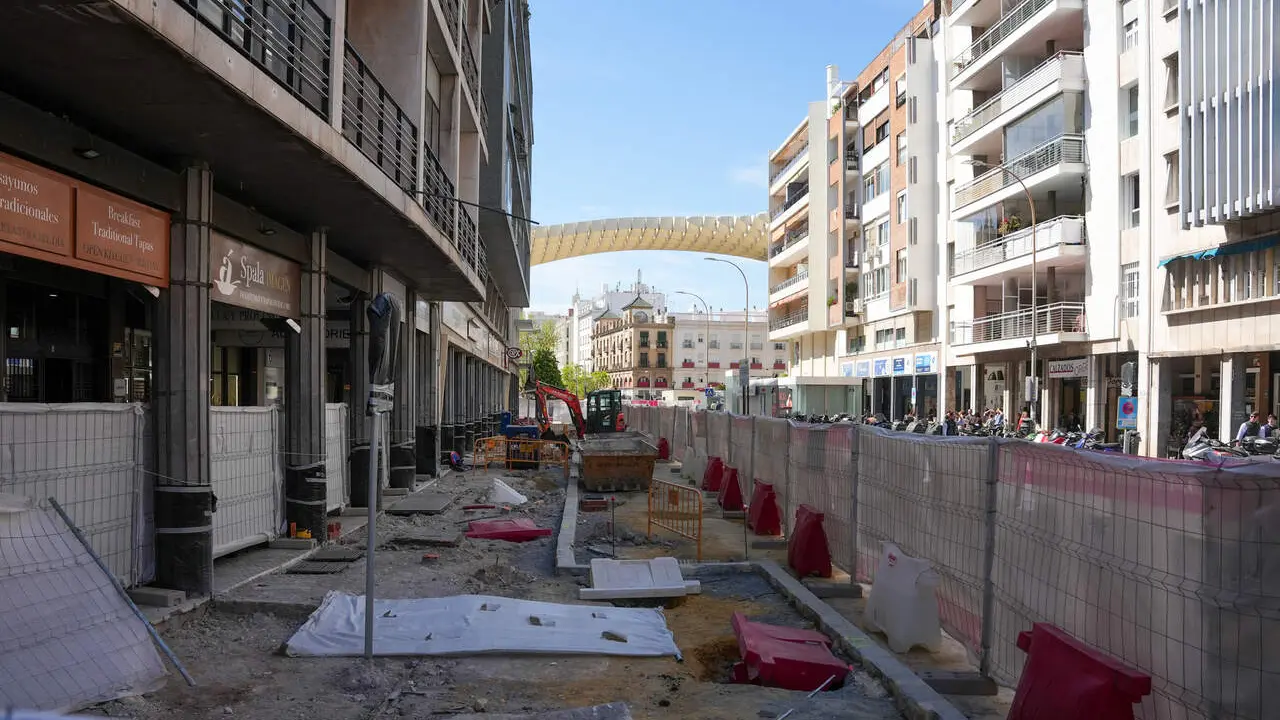  Las obras del tranvib&uacute;s por la calle Imagen. | EP 