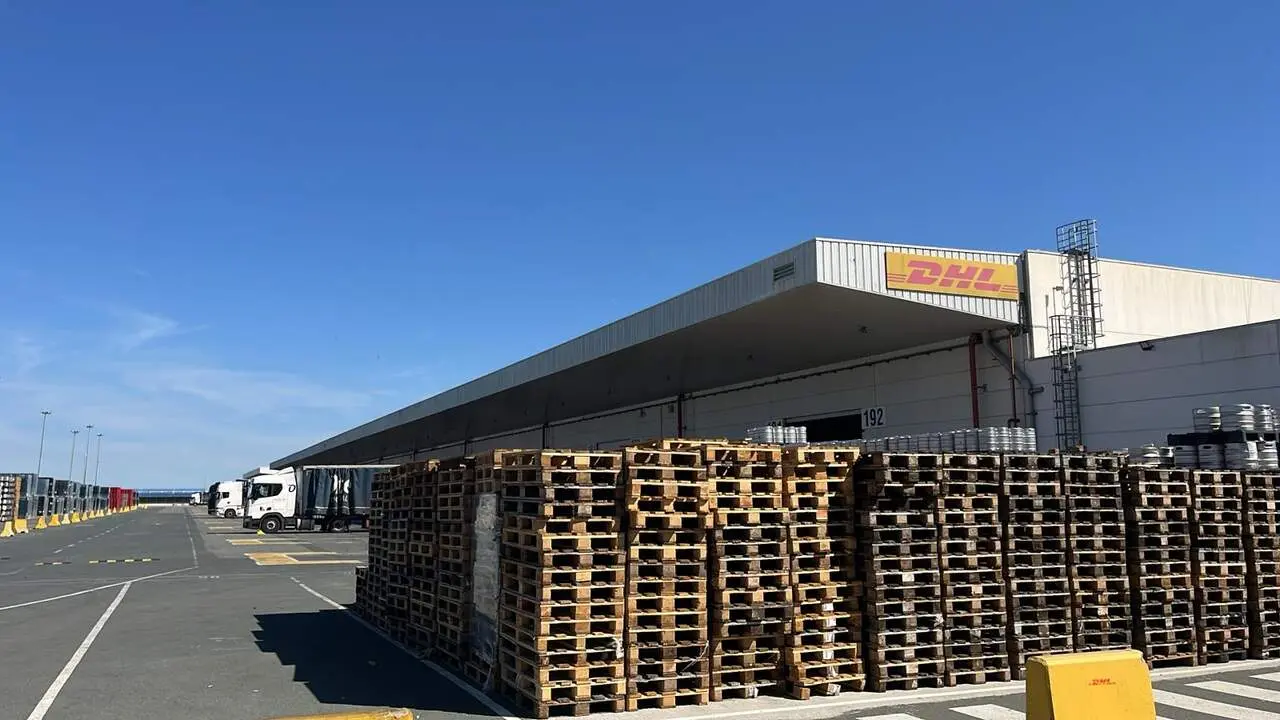  El centro de trabajo de DHL en las instalaciones de la Factor&iacute;a Heineken de Sevilla. | VIVA 