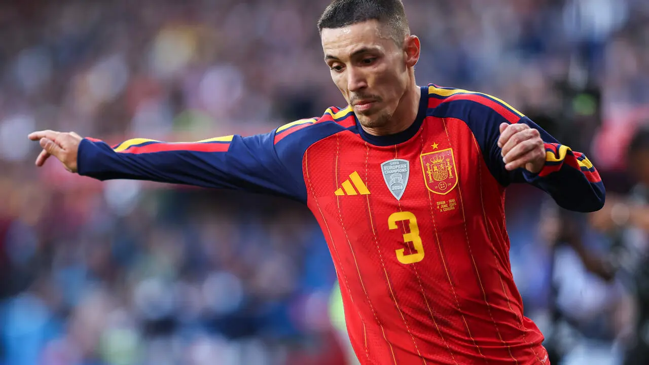  Alejandro Grimaldo disputa un partido amistoso de preparaci&oacute;n para el Mundial con la selecci&oacute;n espa&ntilde;ola. | EP 