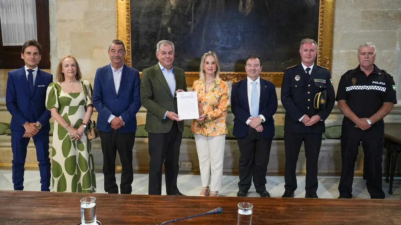  Las autoridades presentes en la firma del acuerdo. | Ayto 