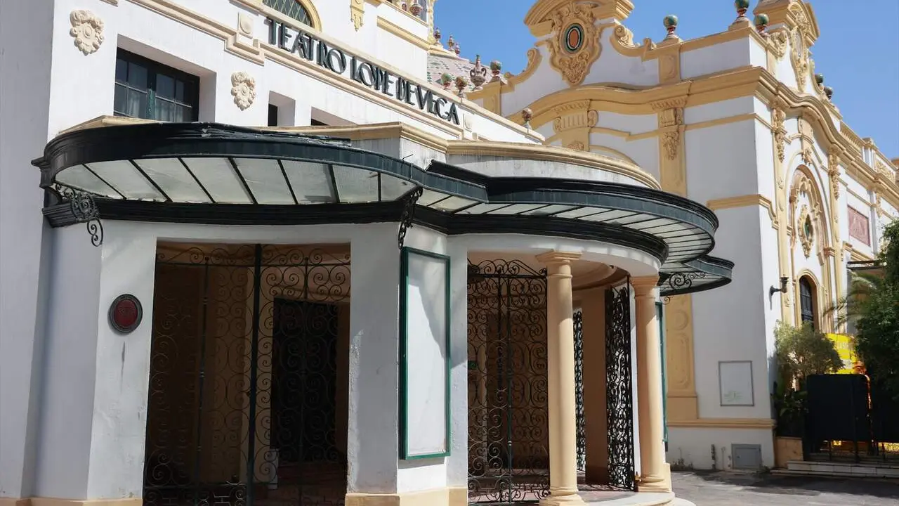  Entrada principal al teatro Lope de Vega. | EP 