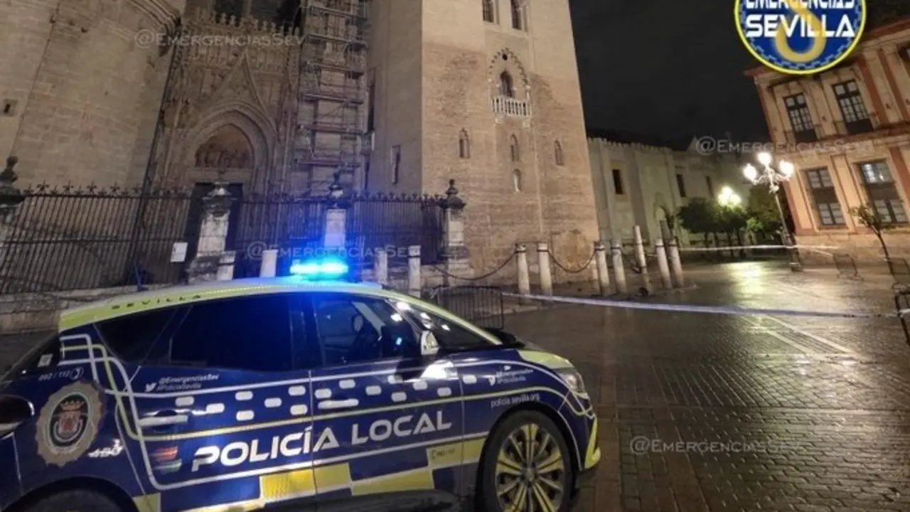  La Policia Local en el centro. | @emergenciassev 