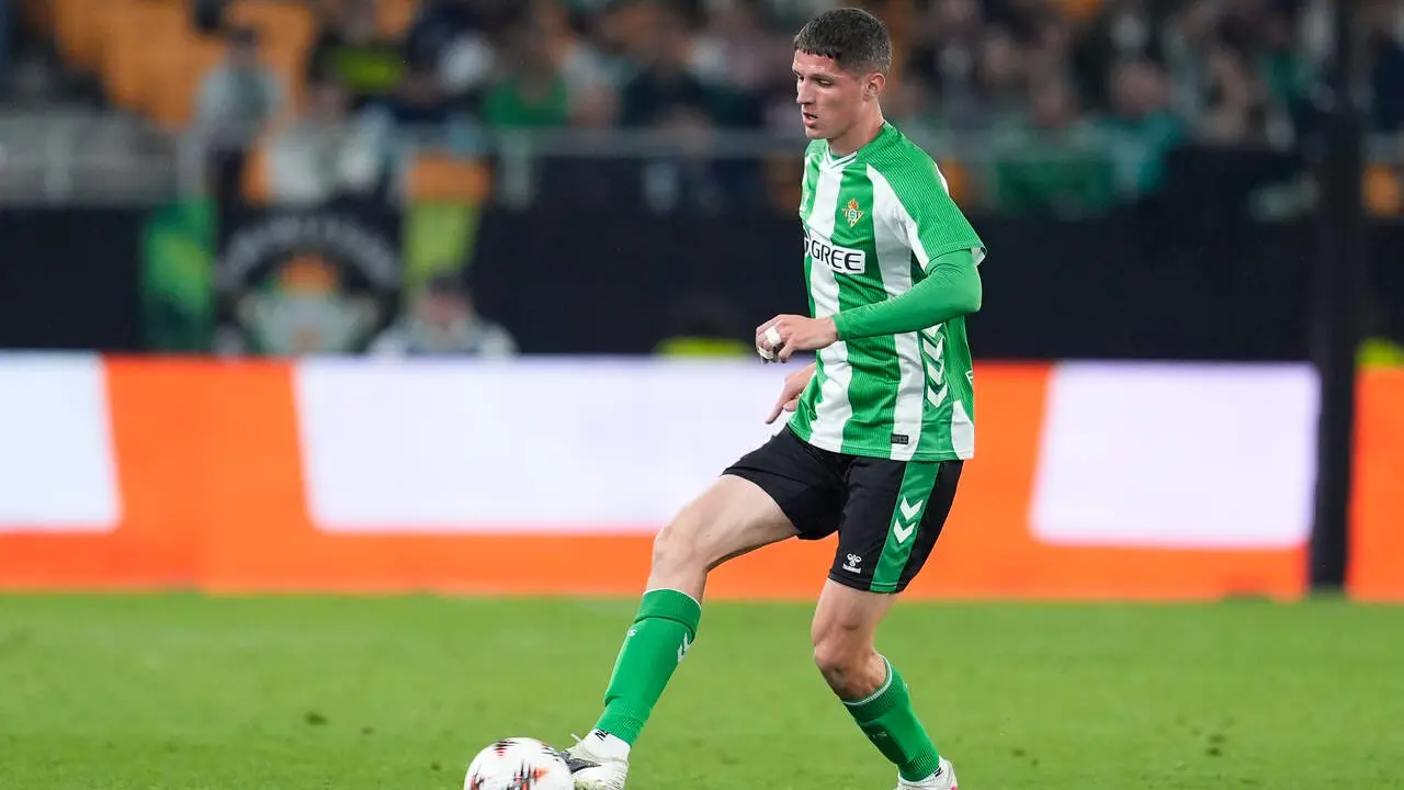  El futbolista del Betis, Altimira, durante un partido de liga. | Archivo/EP 