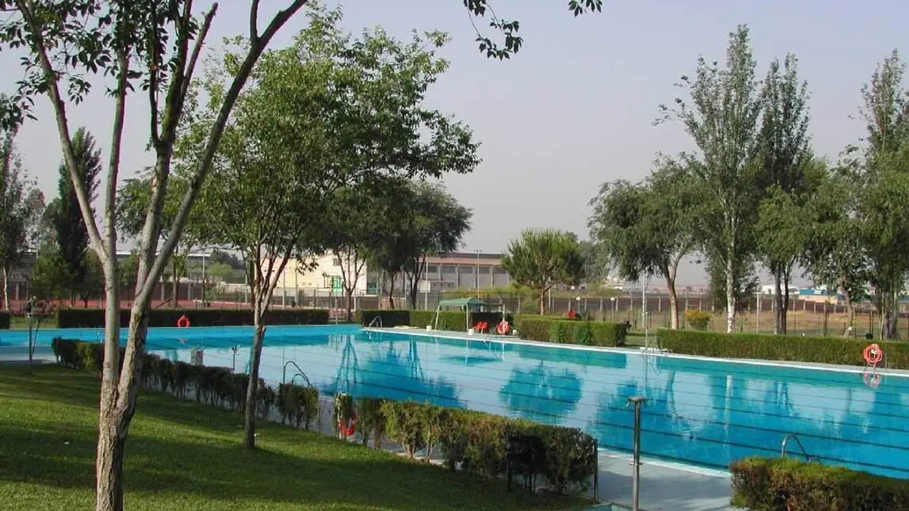  Piscina del CEP Blanco White en Sevilla 
