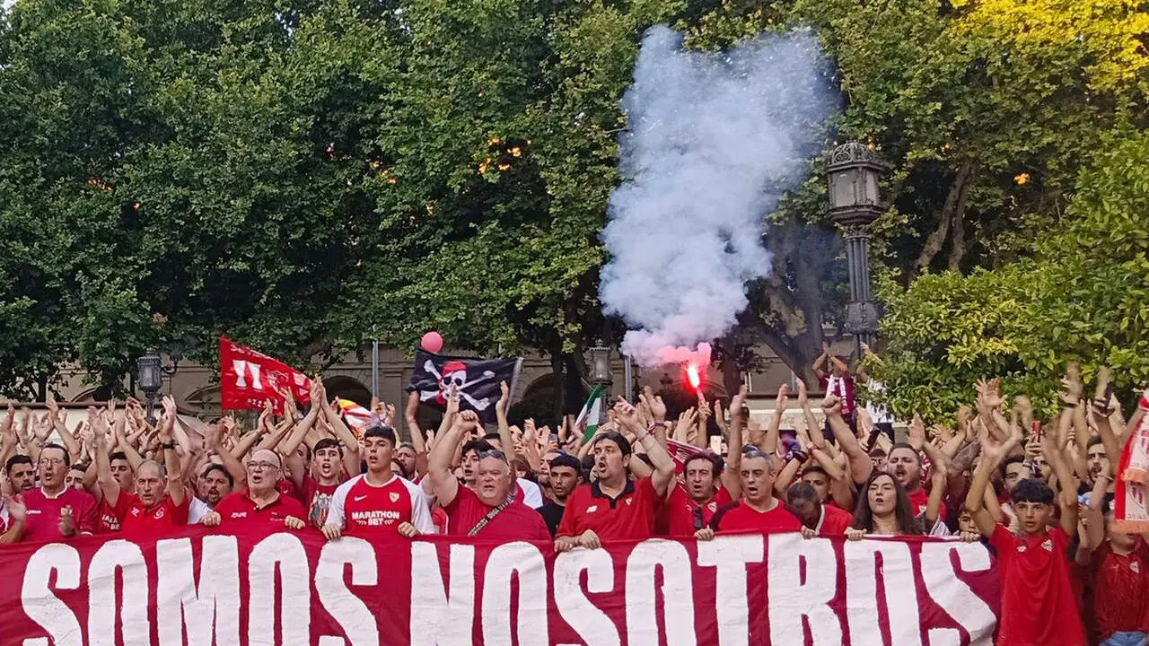  Manifestaci&oacute;n del a&ntilde;o pasado en contra de la directiva del Sevilla FC. | BN 